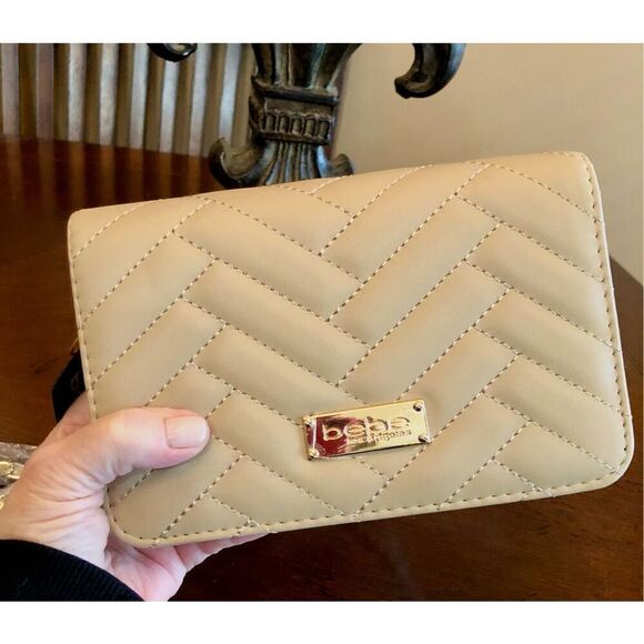 BEBE - NWT - "Sophia" Small Crossbody/Clutch in "Beige"/Quilted Vegan Leather 👝 - Picture 12 of 16